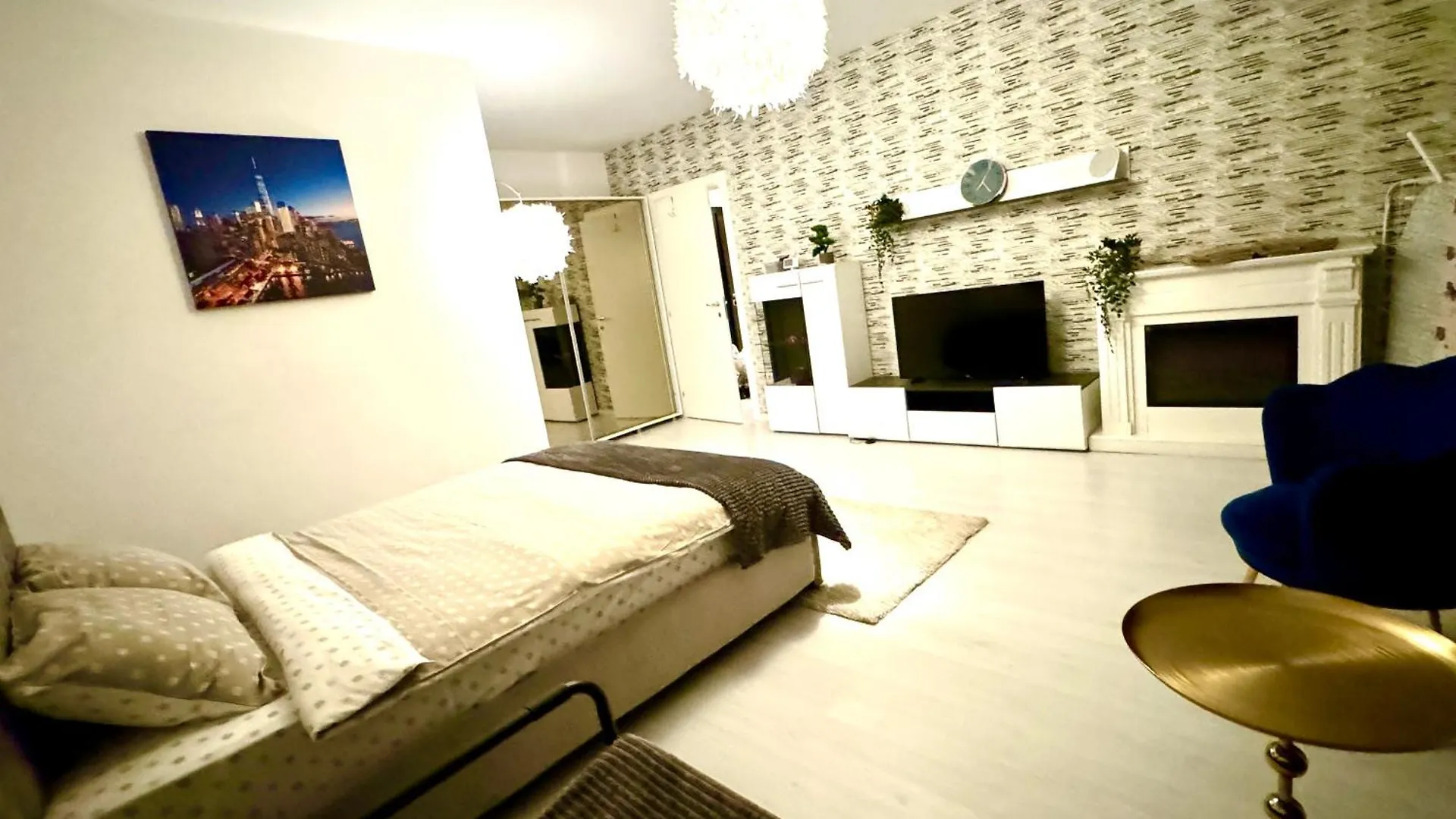 Quovadis Apartament Otopeni 0*,